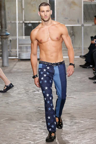 Look 28
